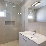 Leeroy Villa