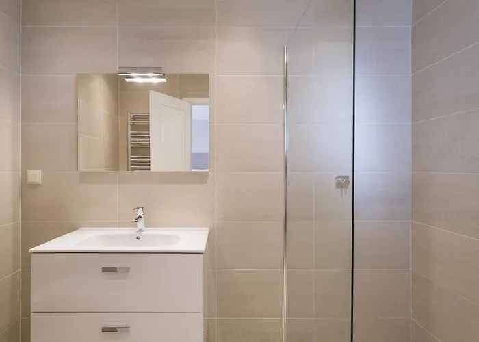 Leeroy Вилла Алмансил